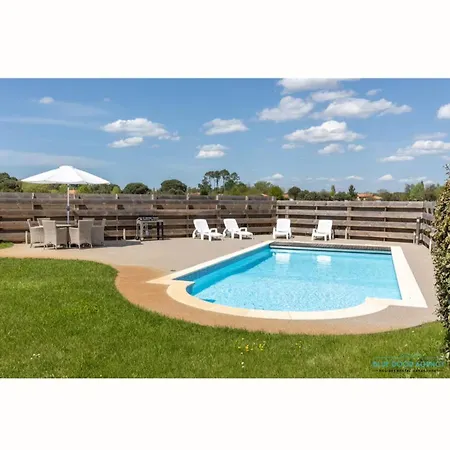 Maison Pierre 3 Bedroom House With Swimming Pool *