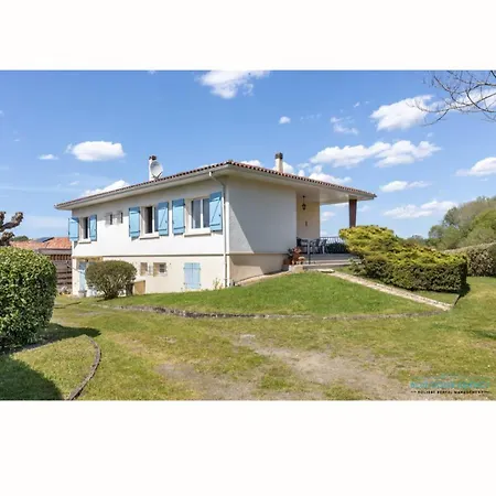 Maison Pierre 3 Bedroom House With Swimming Pool Léon