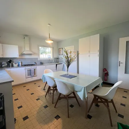 Maison Pierre 3 Bedroom House With Swimming Pool Prázdninový dům *